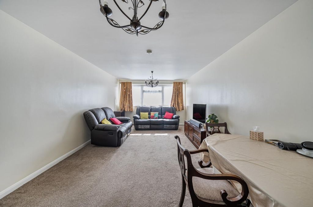 Property photo 3 of 9 -683F157Febc24-l-1304604-2-683dc65Ba5138.Jpg