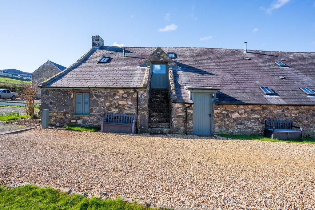 Property photo 2 of 37