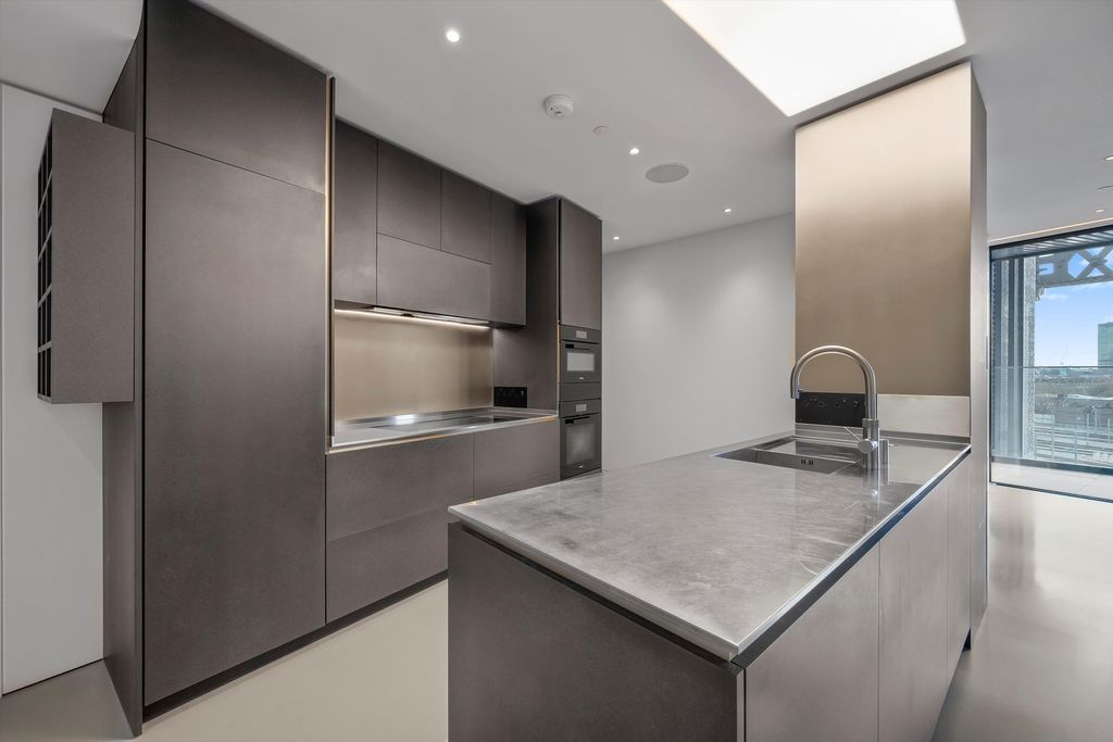 Property photo 3 of 20 Image