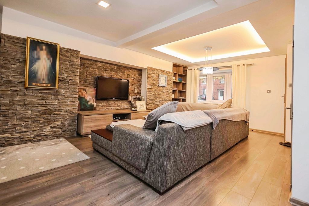 Property photo 2 of 17 Lounge