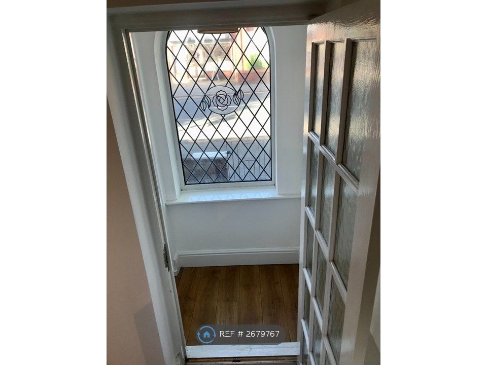 Property photo 3 of 27 Living Room