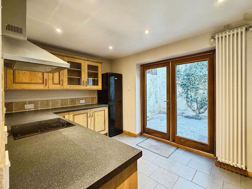 Property photo 2 of 27