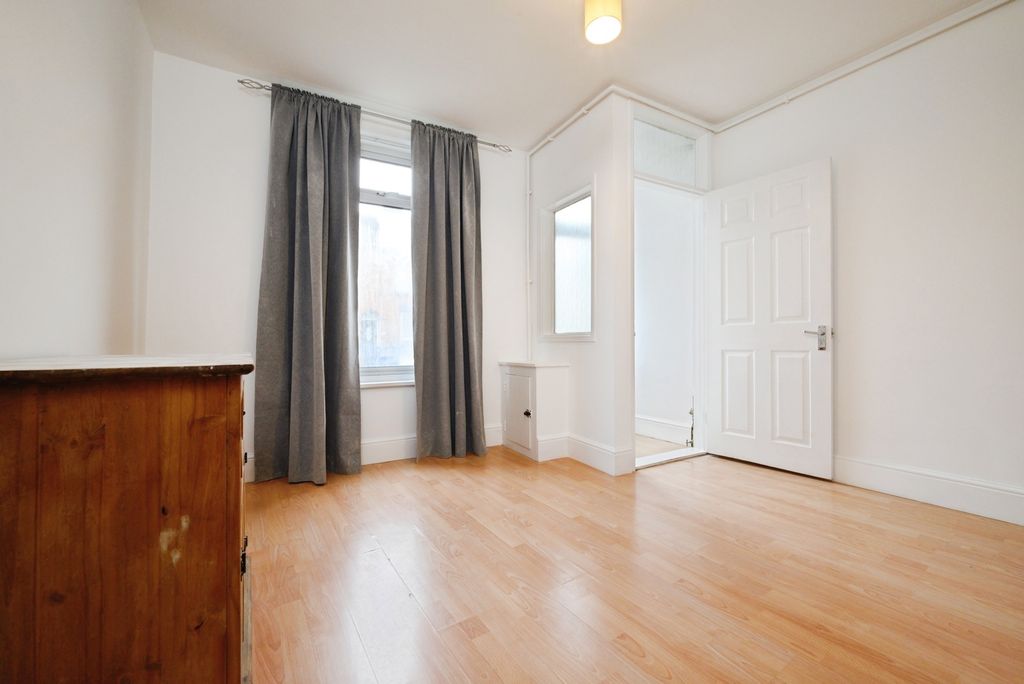 Property photo 3 of 20 Pbox-Img.Jpg