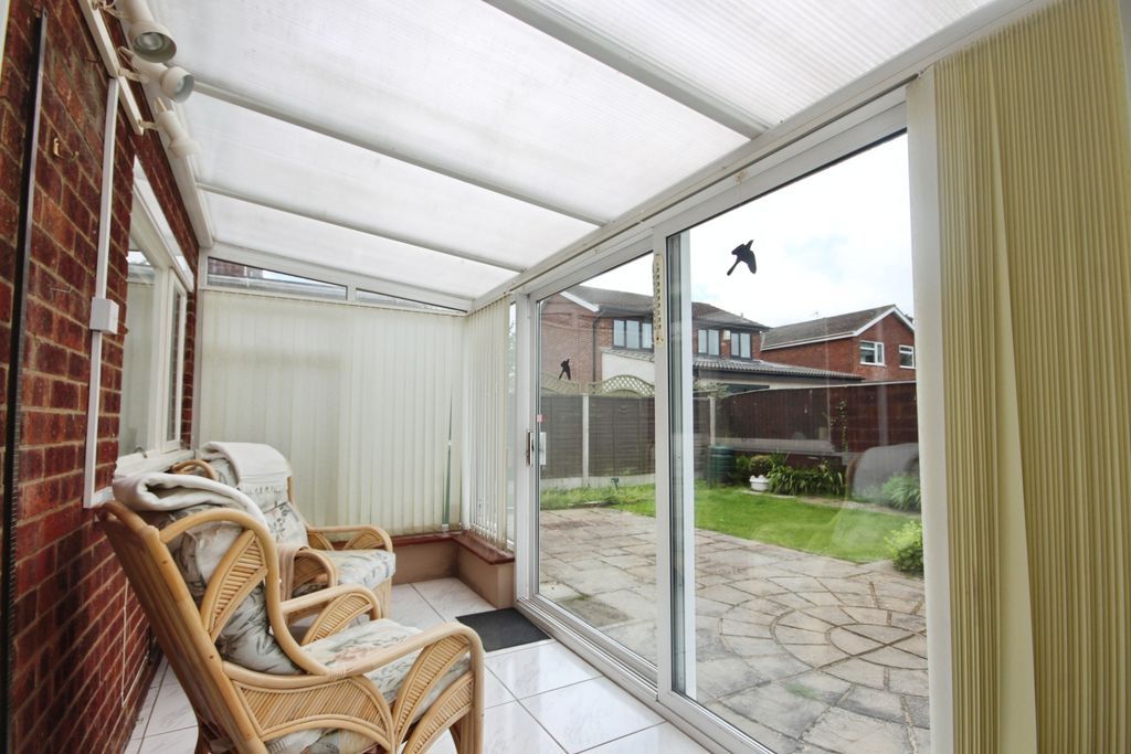 Property photo 3 of 14 Conservatory