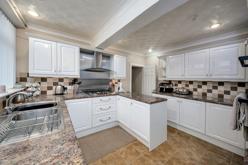 Property photo 3 of 21 Z63_2463-3