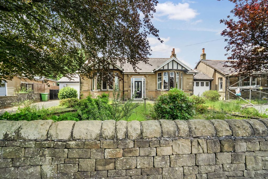Property photo 1 of 41 Colne Road-38.Jpg