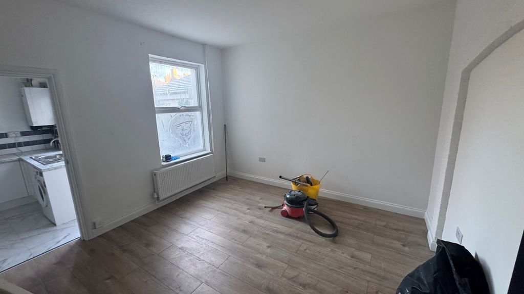 Property photo 3 of 11 Front