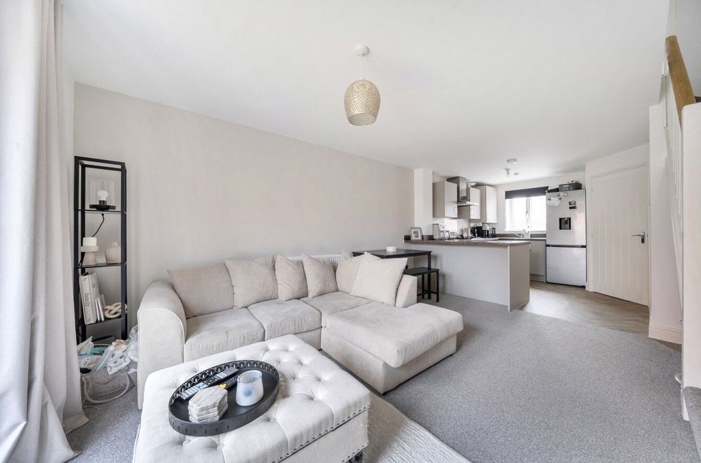 Property photo 2 of 16 1430857-7-69c156F...