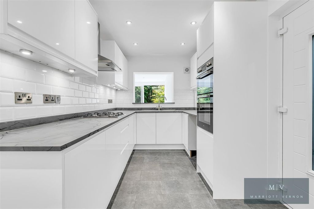 Property photo 2 of 14 Crest Road 18 MV-4.Jpg