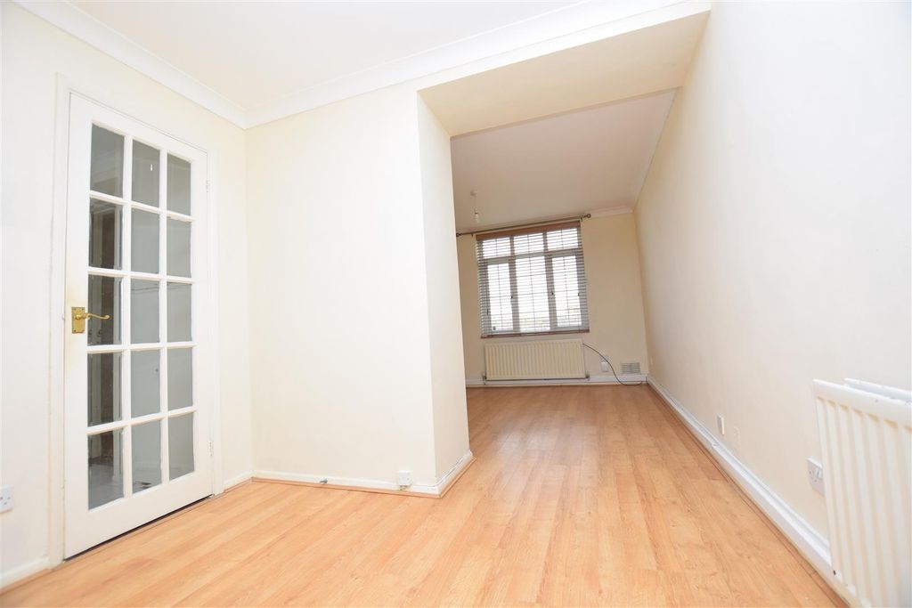 Property photo 1 of 8 Dining Room