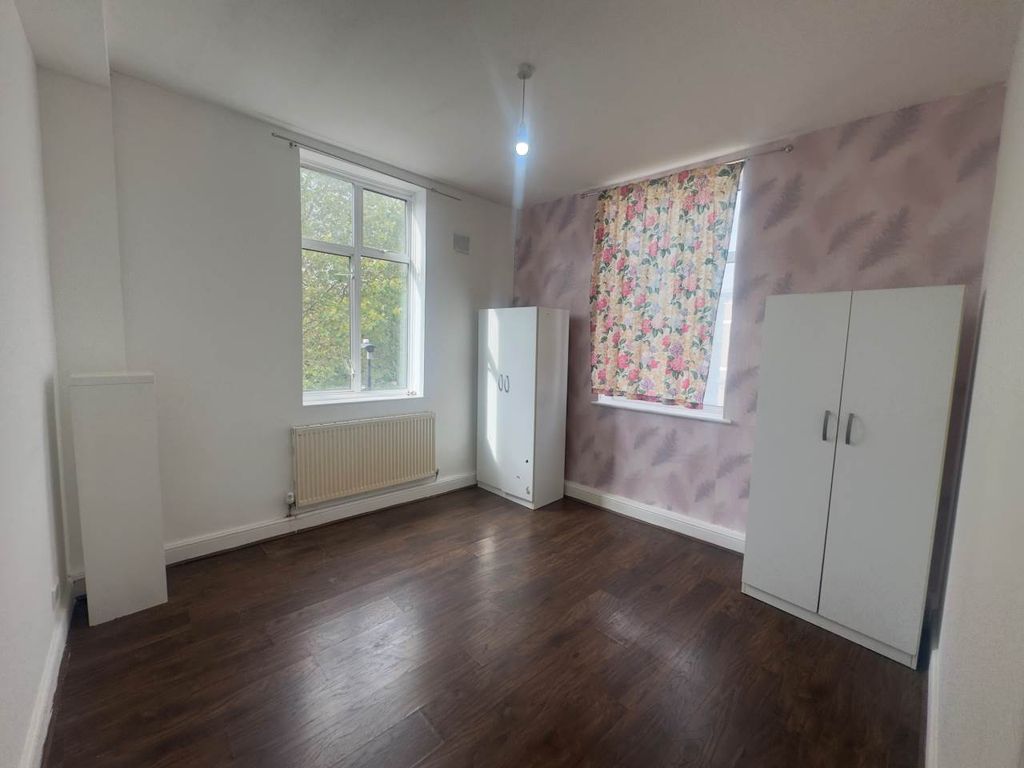 Property photo 3 of 8 Bedroom 3