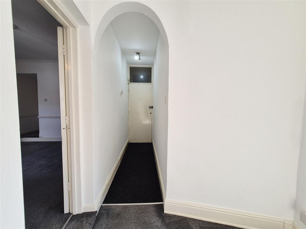 Property photo 1 of 12 Entrance