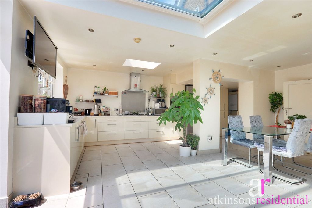 Property photo 2 of 23 Picture No. 19