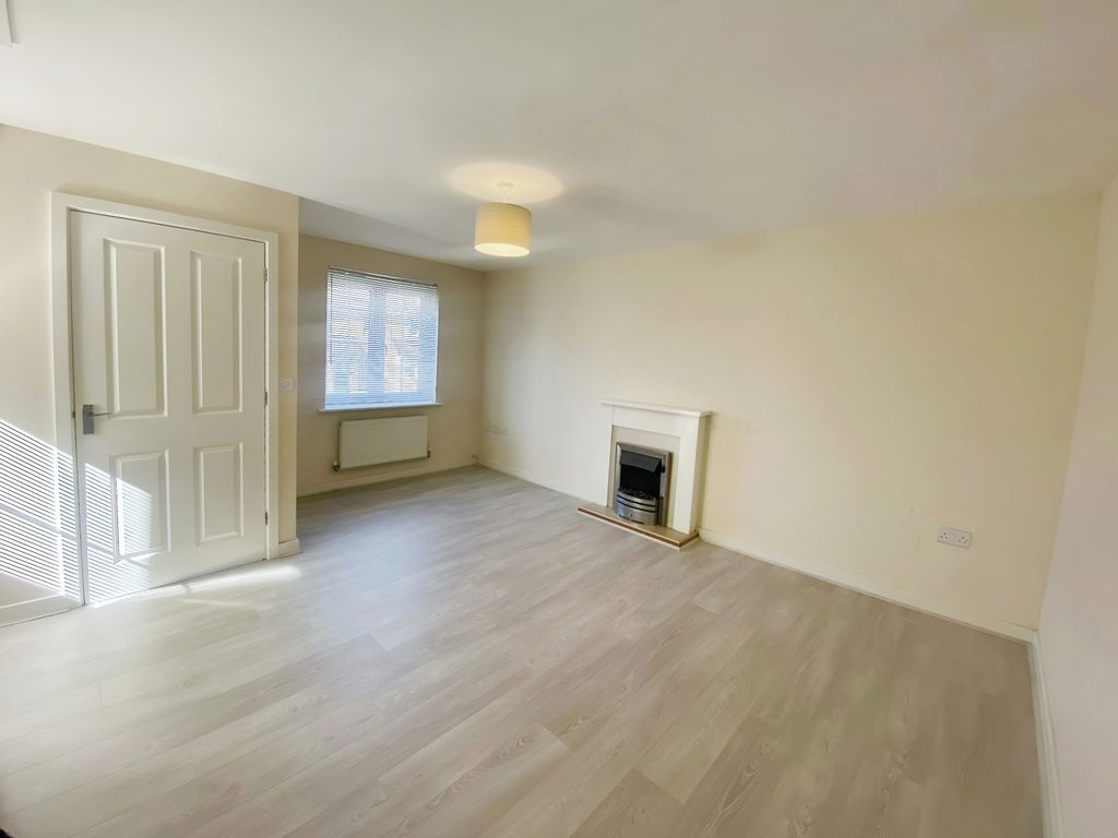 Property photo 2 of 11 Living Room