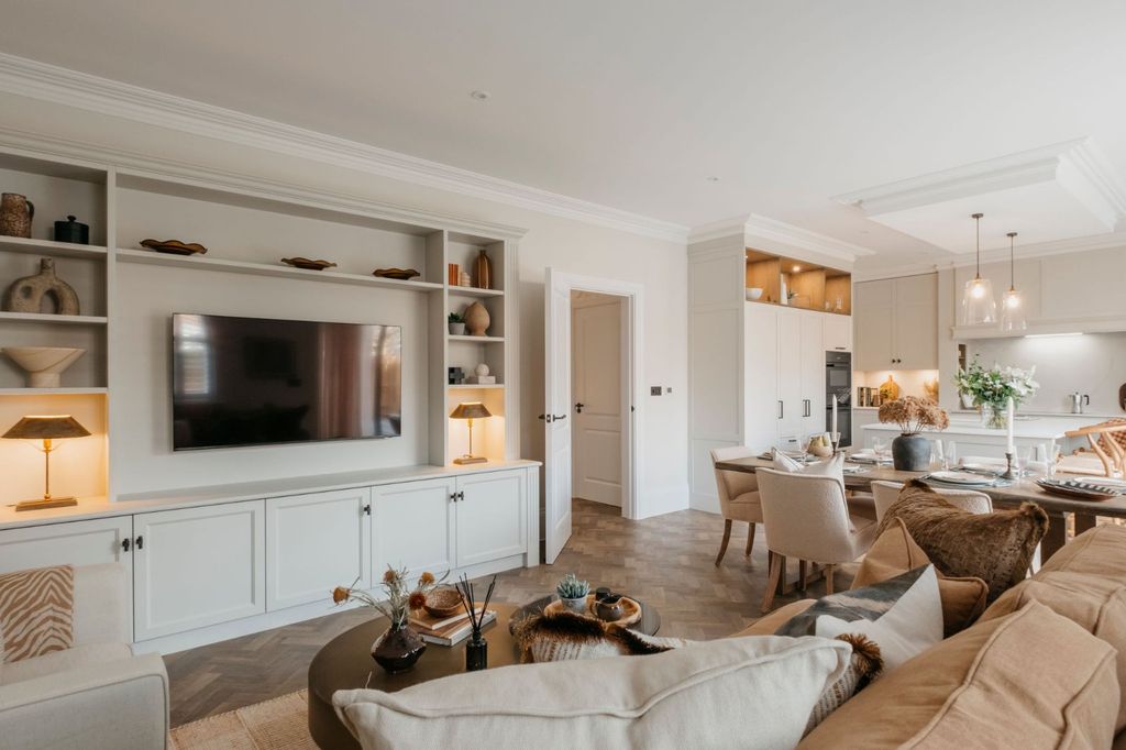 Property photo 2 of 17 Picture No. 23