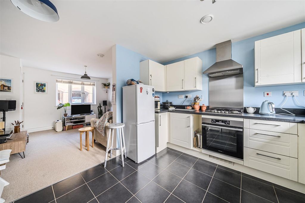 Property photo 3 of 16 Kitchen