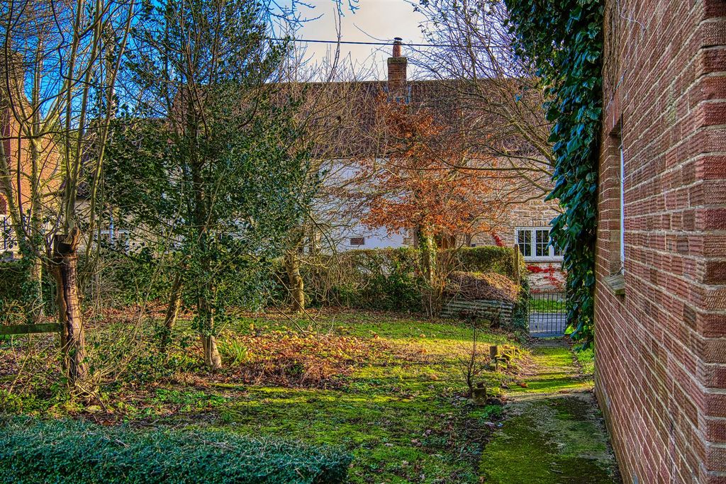 Property photo 3 of 10 Sny07714_Hdr.Jpg