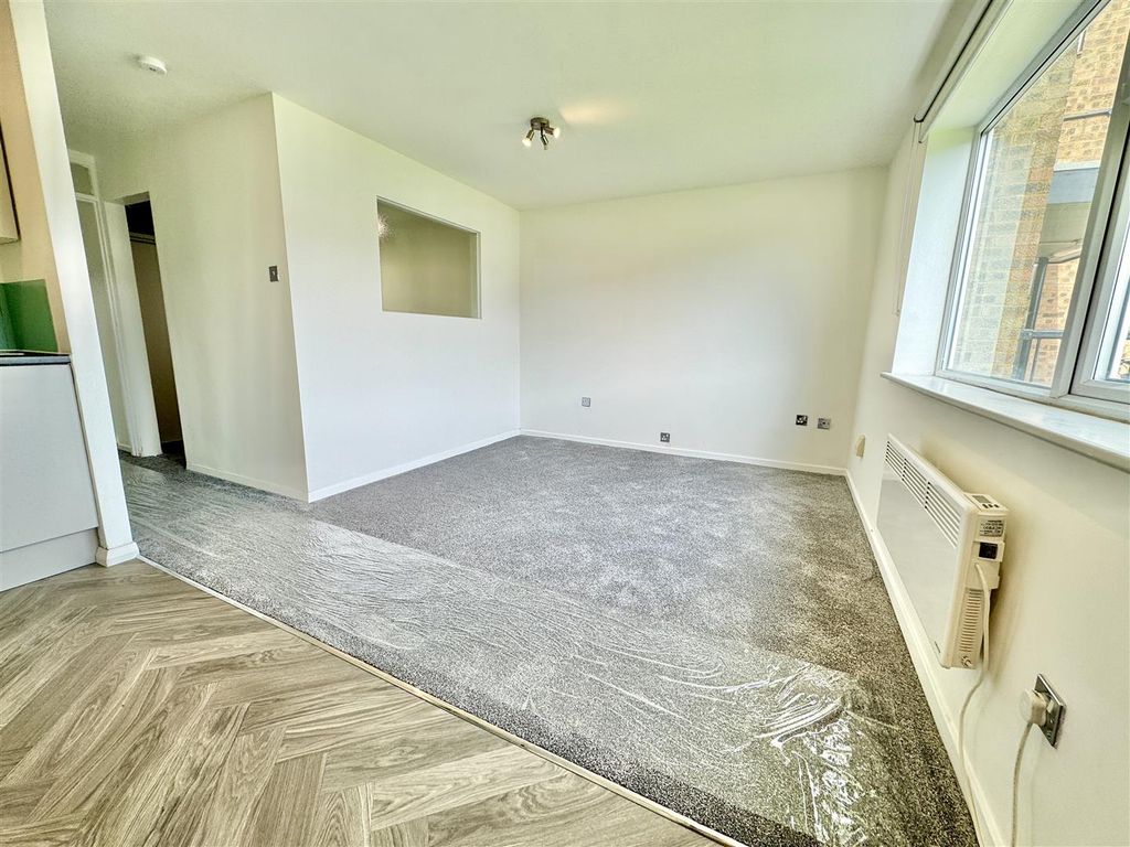 Property photo 3 of 6 Living Room