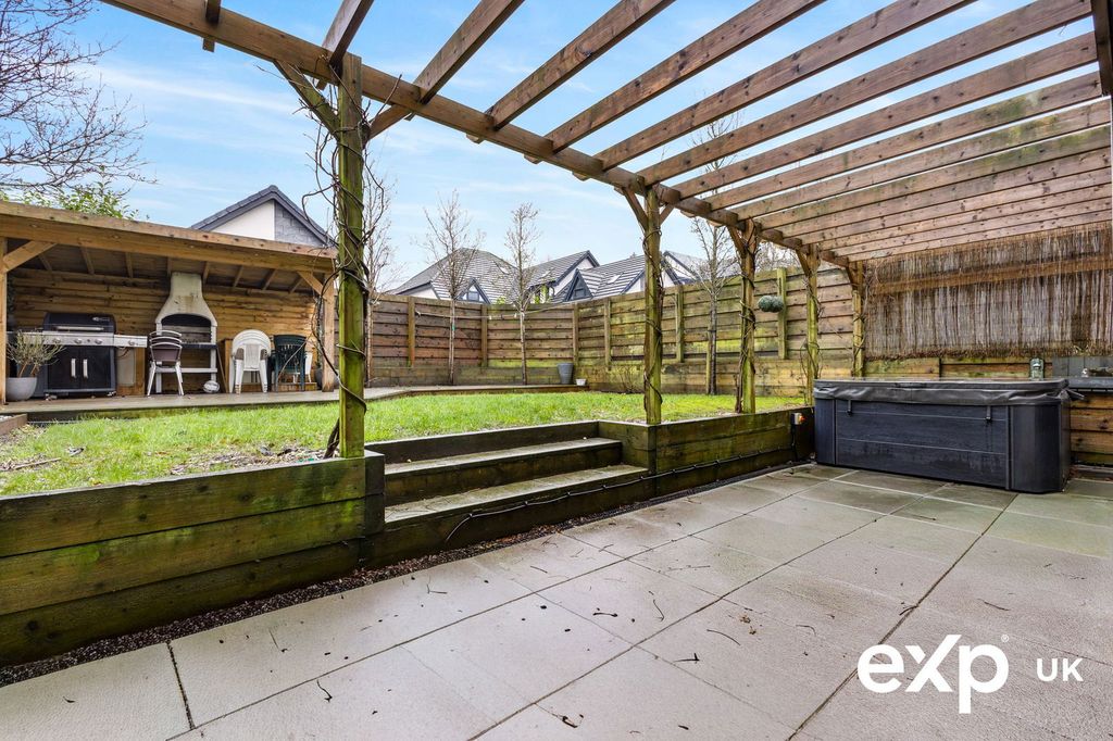 Property photo 3 of 33