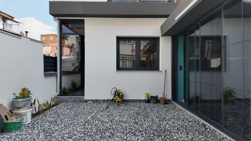 Property photo 2 of 40