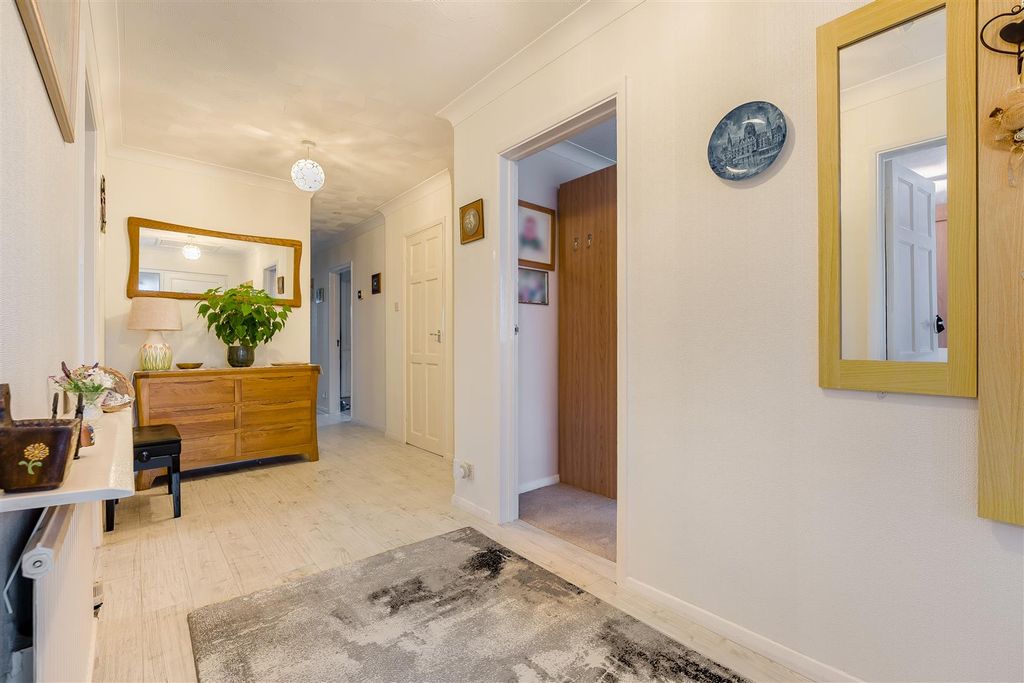 Property photo 2 of 18 Hallway