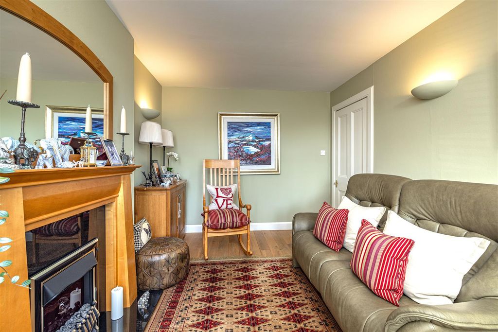 Property photo 3 of 18 East Neuk Newtown St Boswells 12.Jpg