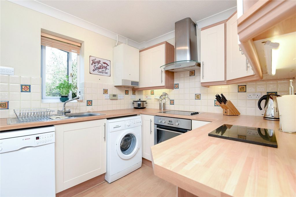 Property photo 2 of 7 Kitchen
