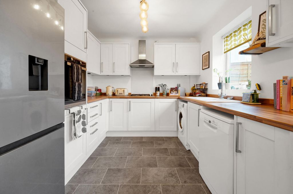 Property photo 2 of 16 Kitchen