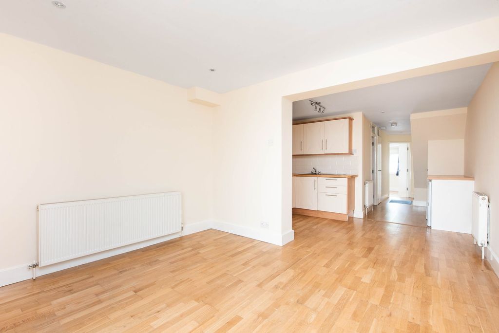 Property photo 3 of 9 Reception