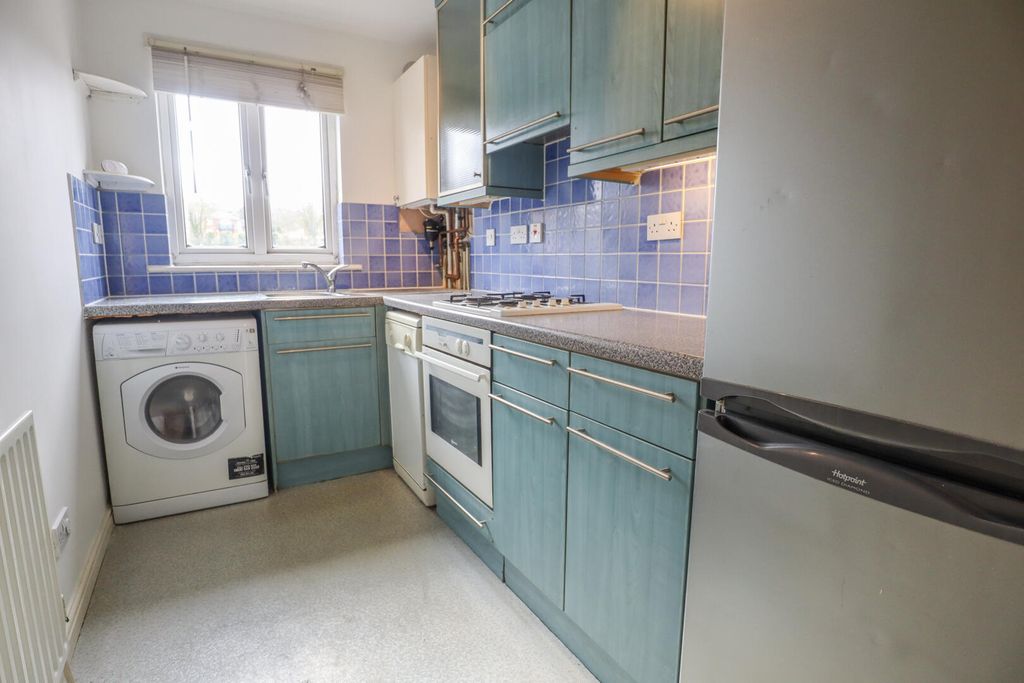 Property photo 3 of 7 Kitchen