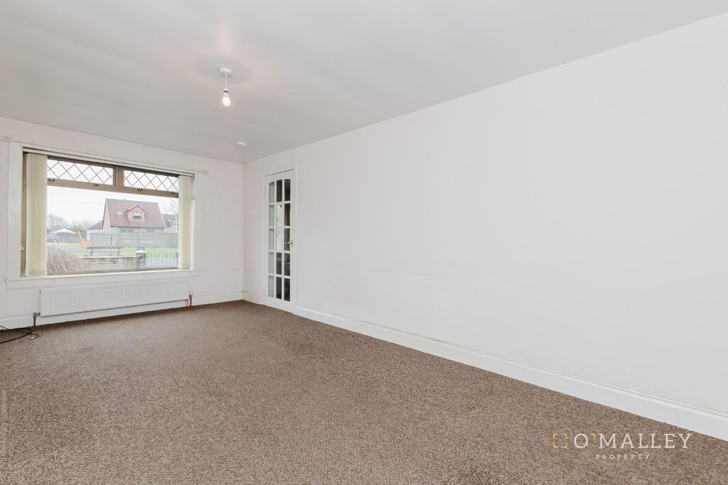 Property photo 2 of 12 Lounge