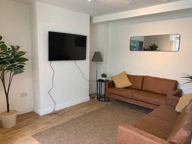 Property photo 3 of 14 Lounge