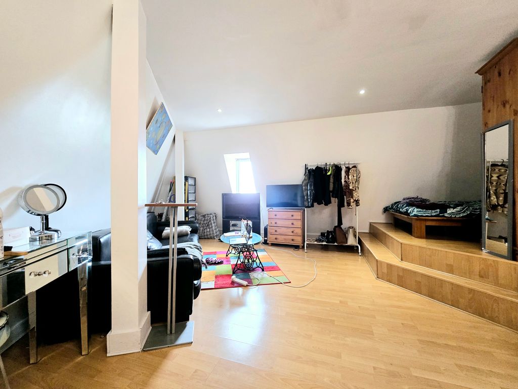 Property photo 3 of 5