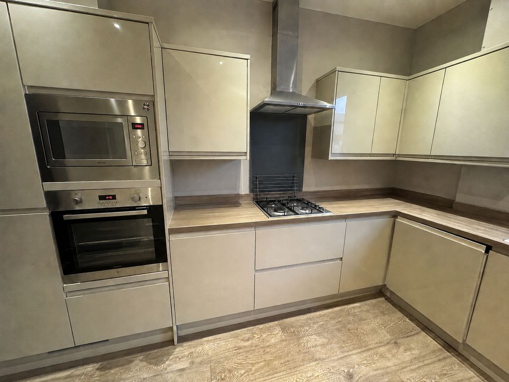 Property photo 1 of 8 Connaught Rd E4
