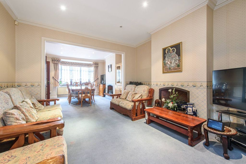 Property photo 3 of 12