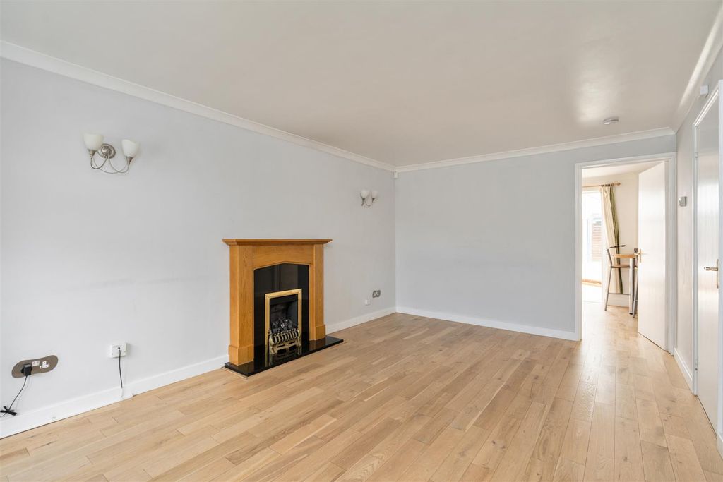 Property photo 3 of 16 40 Winthorpe Drive_7.Jpg