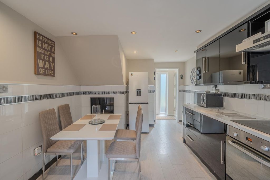 Property photo 3 of 23 4 Sunnybank-10.Jpg