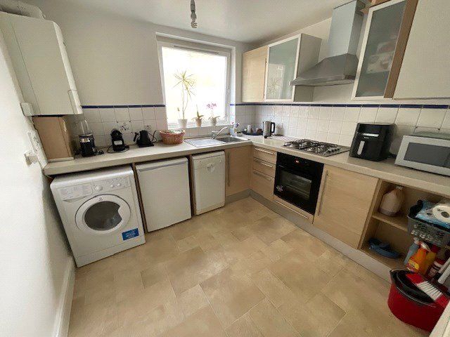 Property photo 3 of 7 Kitchen