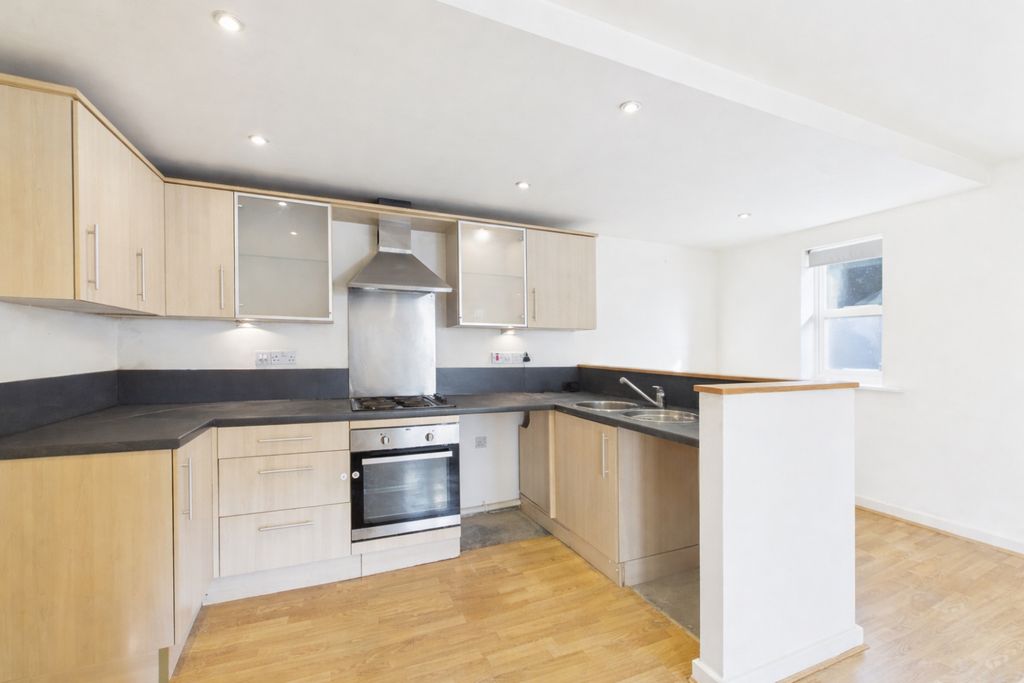 Property photo 2 of 6 Kitchen