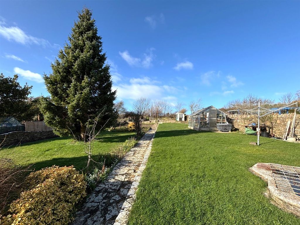 Property photo 2 of 19 4303 Rear Garden.Jpeg