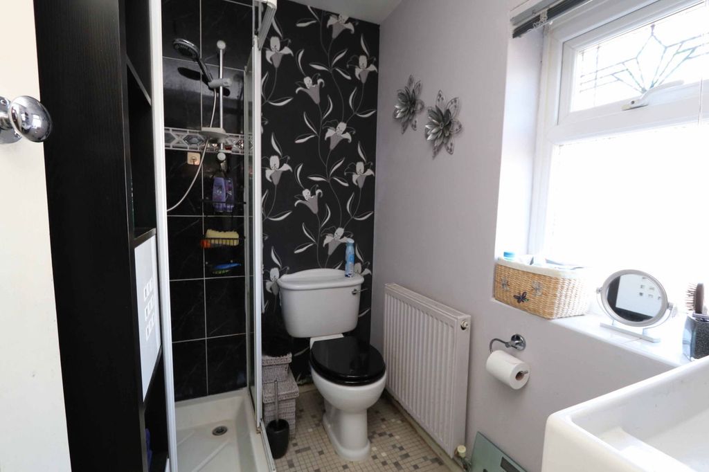 Property photo 2 of 20