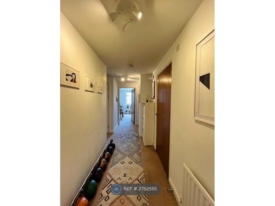 Property photo 3 of 10 Entrance Hallway