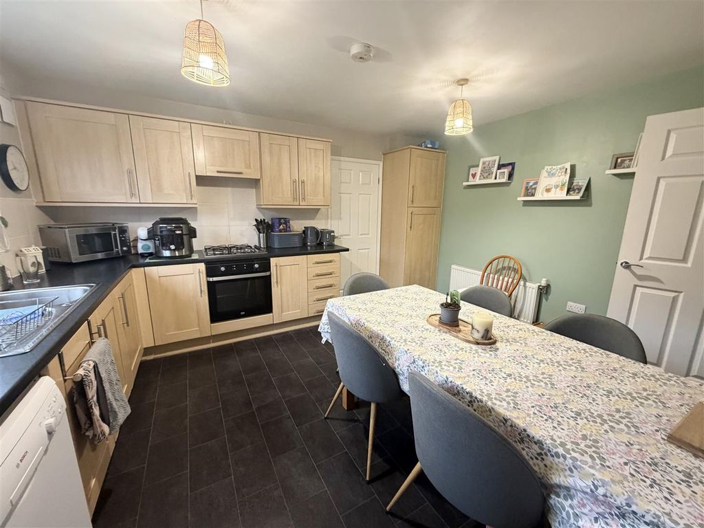 Property photo 3 of 14 Kitchen Diner