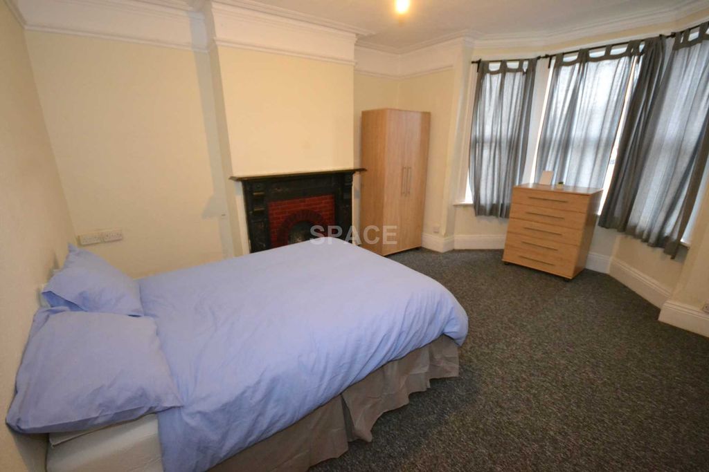 Property photo 3 of 11