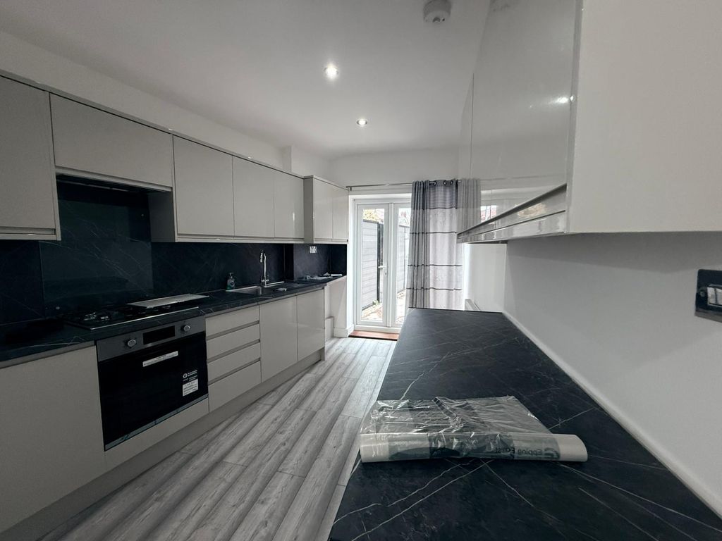 Property photo 1 of 11 Three Bedroom House With Two Bathrooms- Gants Hill Station