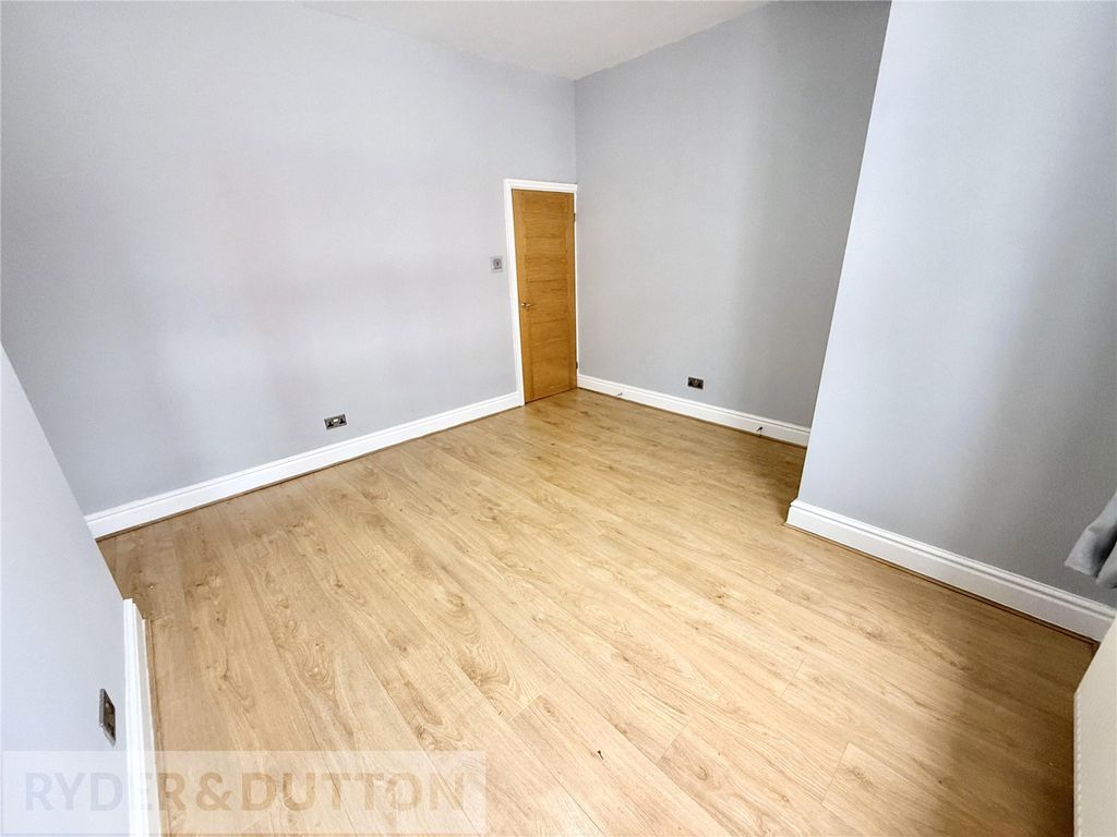 Property photo 3 of 24 Lounge