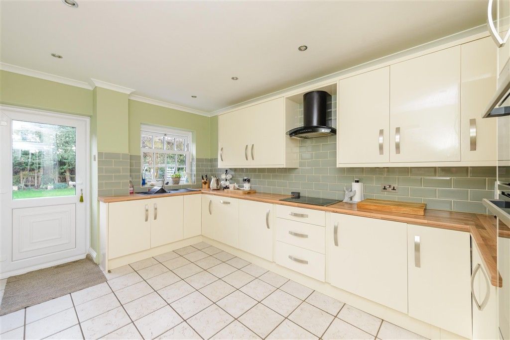 Property photo 1 of 18 Kitchen