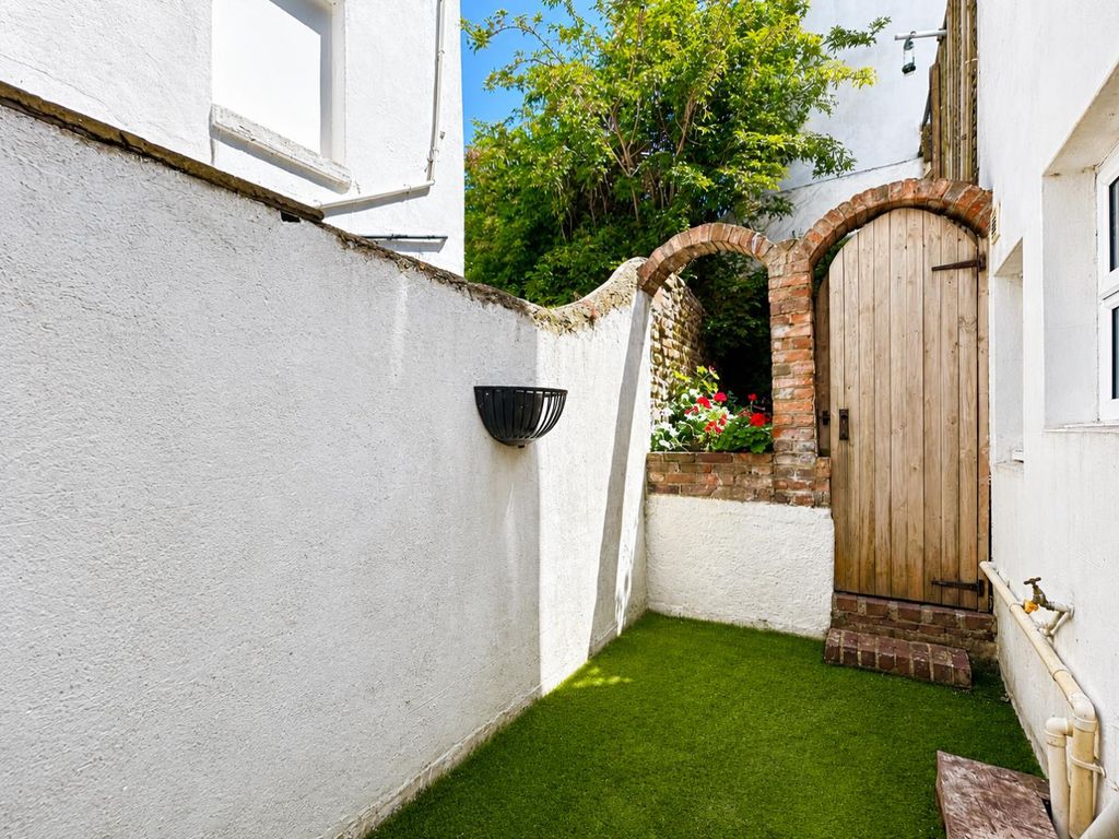 Property photo 2 of 8 Garden.Png
