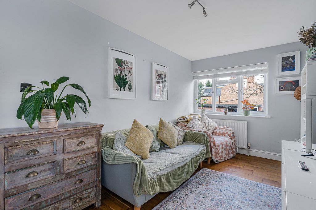 Property photo 3 of 23 Reception/Kitchen