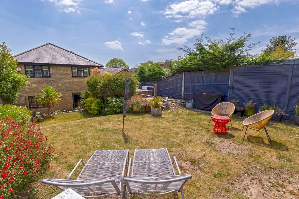 Property photo 1 of 24 Warren Rd_20.Jpg